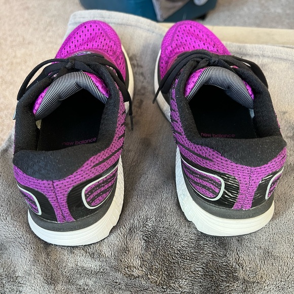 New Balance 860V9 womens athletic shoes - Picture 2 of 6